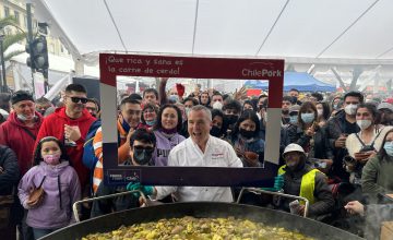 돼지 요리 전통 축제에 참가한 칠레포크: 30만 명 이상이 즐긴 행사